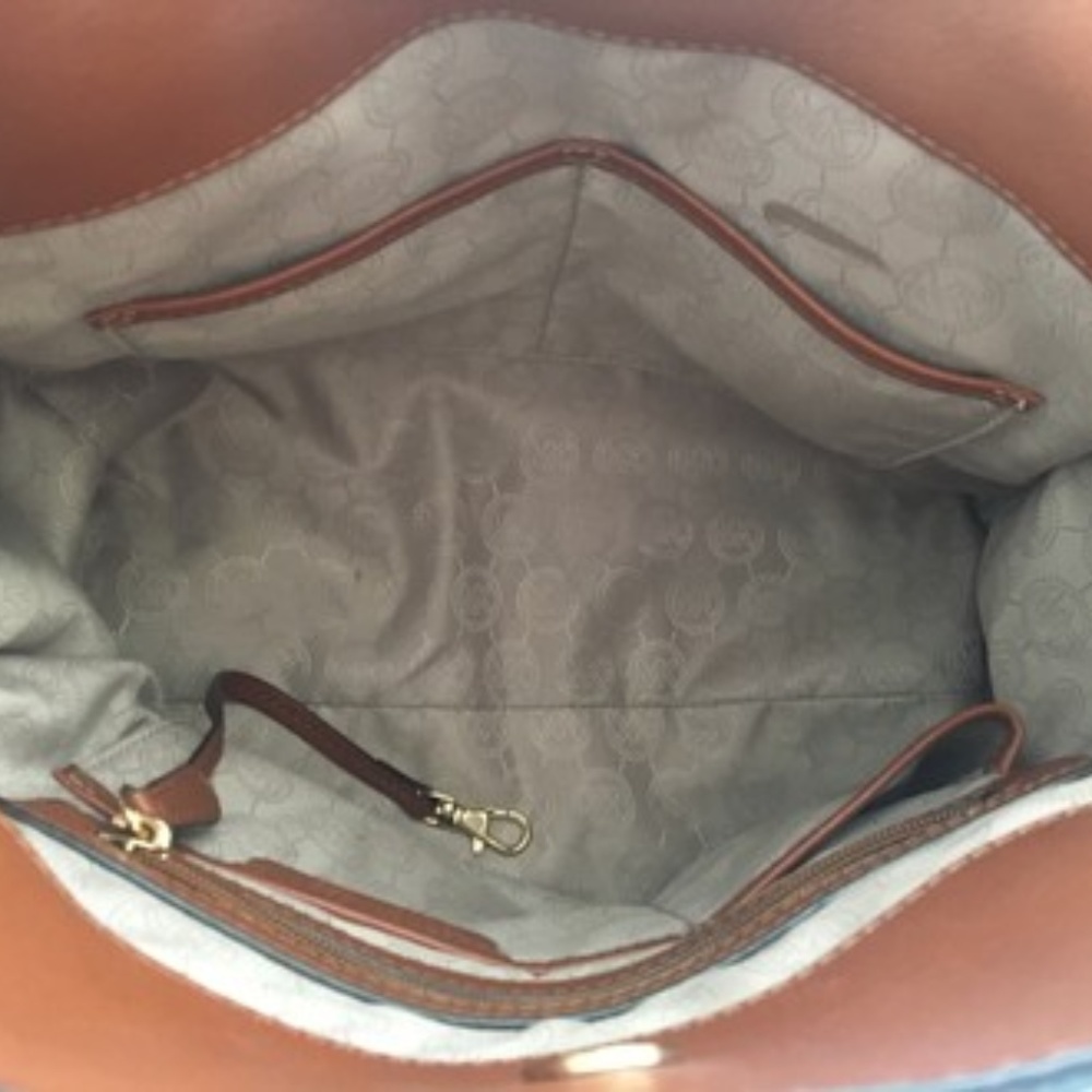 Michael Kors hand bag - Picture 3 of 3
